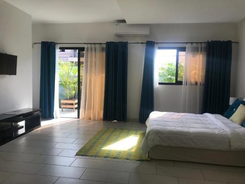 Llit o llits en una habitació de Residence Awale Abidjan