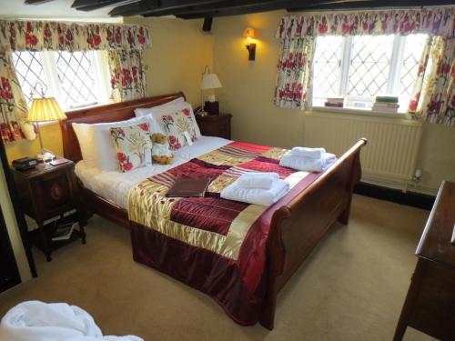 A bed or beds in a room at Strand House 