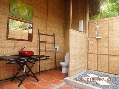 Phòng tắm tại Mekong Ecolodge Bungalow