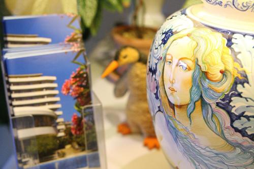 a vase with a picture of a girl on it at International Hotel & Suite in San Benedetto del Tronto