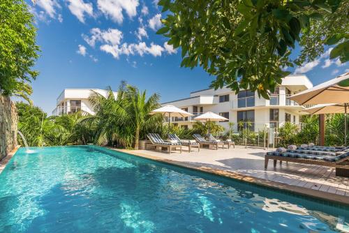 Kolam renang di atau dekat dengan Bayview Beachfront Apartments, in town right on the beach