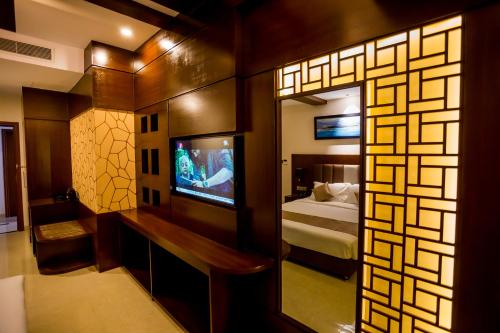 TV at/o entertainment center sa The Zabeer Jashore