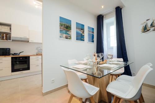 "Le Neptune" by EnjoyNice, 2 bedrooms with airco