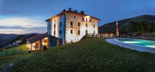 Foto Palacio de Yrisarri by IrriSarri Land 1