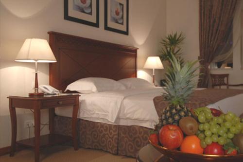 a hotel room with a bed and a bowl of fruit at Executives Hotel - Olaya in Riyadh