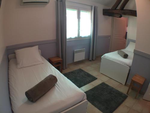 מיטה או מיטות בחדר ב-Domaine de la Loge