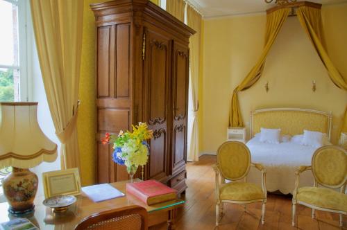 Ένα ή περισσότερα κρεβάτια σε δωμάτιο στο Chateau de la Foltière