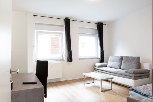 a living room with a couch and a table at Holidayapartment Rüsselsheim in Rüsselsheim