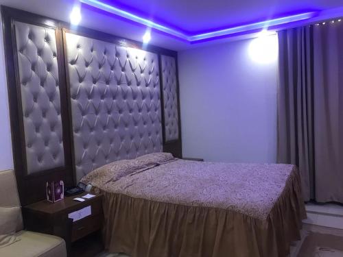 Posteľ alebo postele v izbe v ubytovaní Hotel Shalimar Rawalpindi