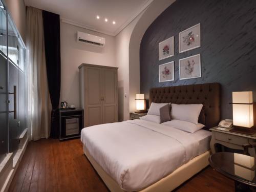 1920s Boutique Hotel and Restaurants