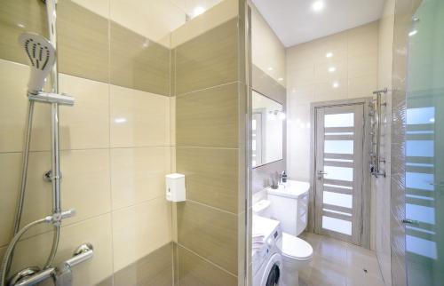 Kúpeľňa v ubytovaní Modern Apartment in Old City Center