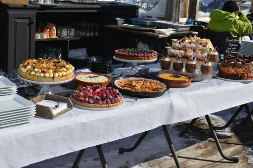 Galeriebild der Unterkunft Hôtel 3 étoiles -Restaurant Le Pilatus Courchevel in Courchevel