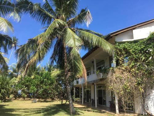 Gallery image of Raja Beach Hotel in Balapitiya