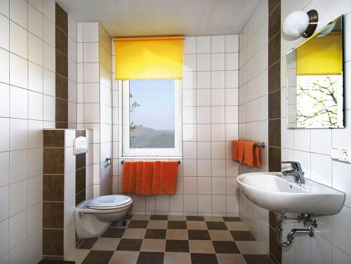Koupelna v ubytování Panorama-Apartments Weinberghaus