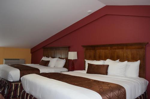 Ein Bett oder Betten in einem Zimmer der Unterkunft Dew Drop Inn