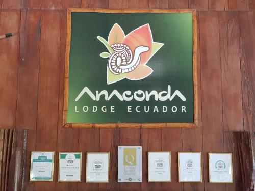 Sijil, anugerah, tanda atau dokumen lain yang dipamerkan di Anaconda Lodge Ecuador