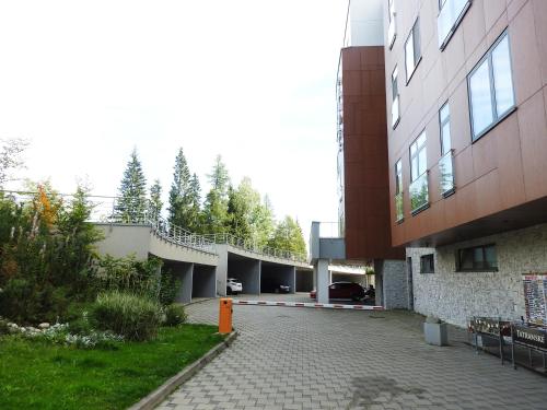 an external view of a building with a courtyard at Štrbské Pleso rezidencia Oliver - apartmán 16A in Štrbské Pleso