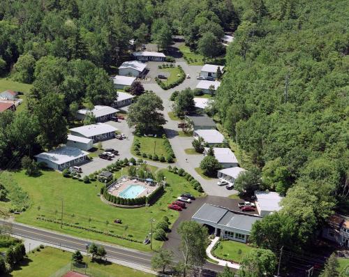 an aerial view of a resort with a parking lot at Bar Harbor Motel in Bar Harbor