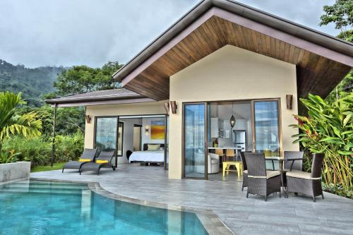 Πισίνα στο ή κοντά στο Golden Pineapple Villas-Adults Only