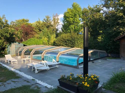 a patio with a swimming pool and a pavilion at L'eau Bourde in Gradignan
