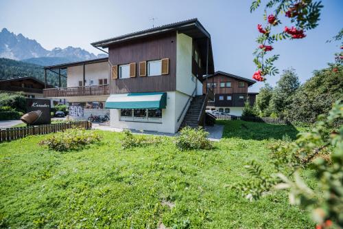 Photo de la galerie de l'établissement Appartements Drei Zinnen, à San Candido