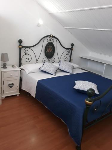 Giường trong phòng chung tại La Casetta alla Tonnara