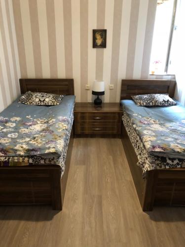 Una cama o camas en una habitación de Travel Inn House Mestia • მოგზაურის სახლი