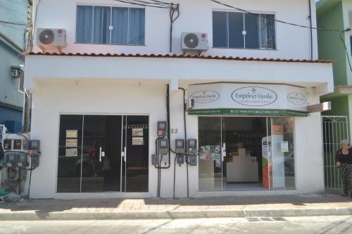a woman standing outside of a building at Loft Centro in Arraial do Cabo