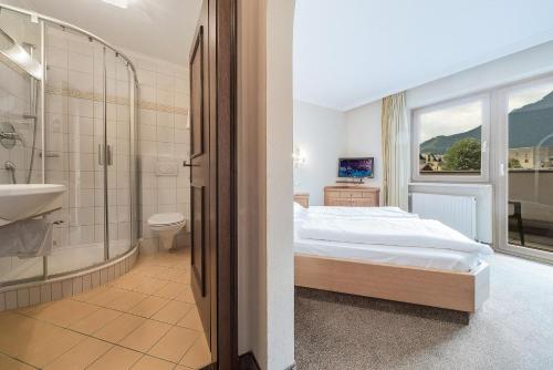 Koupelna v ubytování Gasthof Hotel Hauslwirt
