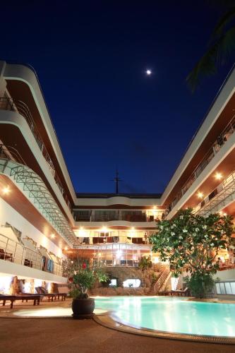 Πισίνα στο ή κοντά στο Samui First House Hotel