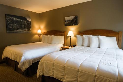 Ένα ή περισσότερα κρεβάτια σε δωμάτιο στο Silver Moon Inn