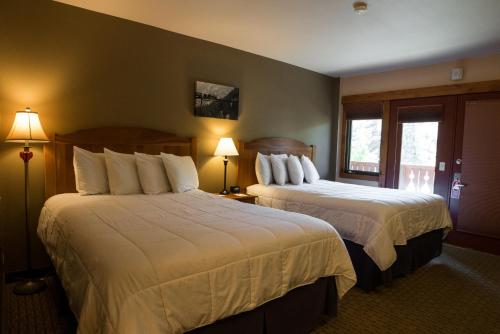 Ένα ή περισσότερα κρεβάτια σε δωμάτιο στο Silver Moon Inn