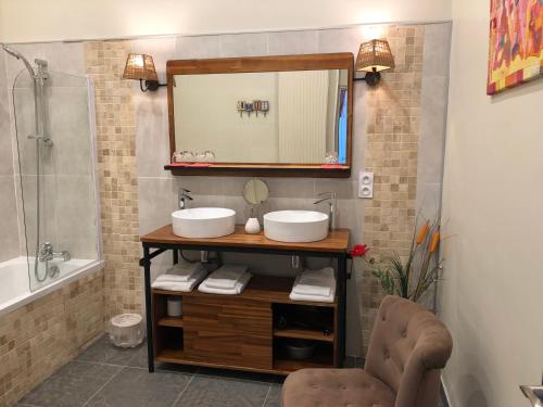 Ένα μπάνιο στο Gentil'Home - Toulouse B&B Prestige