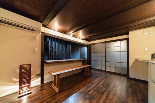 a room with a bench in the middle of a room at Yurakuan - Awagami Residence Inn in Kyoto