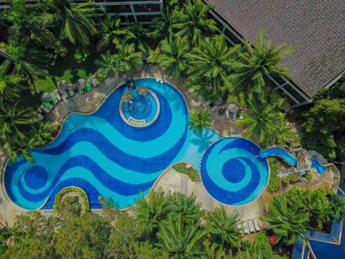 Bazén v ubytování Siam Bayshore Resort Pattaya nebo v jeho okolí