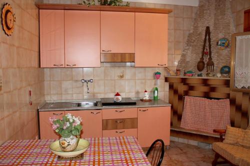 Dapur atau dapur kecil di Villa Torretta - La casa di Luca