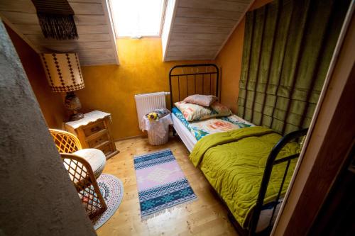 Cama o camas de una habitación en Chata drewniana Stefanówka