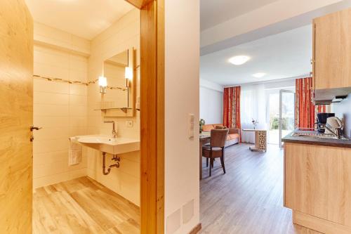 Kuchyň nebo kuchyňský kout v ubytování Apartment Bergsee
