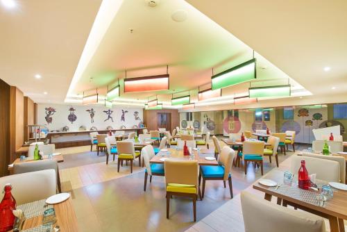 Restoran atau tempat lain untuk makan di ZIBE Salem By GRT Hotels