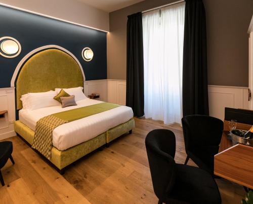 a bedroom with a bed and a table and chairs at Jb Relais Luxury in Rome