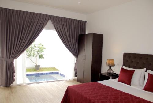 Postel nebo postele na pokoji v ubytování Daffodils Beach Negombo