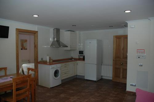 Η κουζίνα ή μικρή κουζίνα στο Apartamentos Torremar
