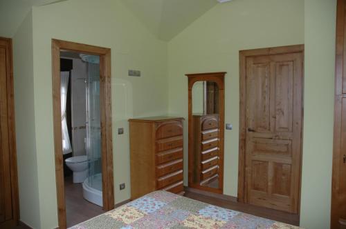 a bedroom with a bed and a toilet and a closet at Apartamentos Torremar in Isla