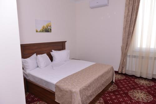 Ένα ή περισσότερα κρεβάτια σε δωμάτιο στο Georgia Hotel