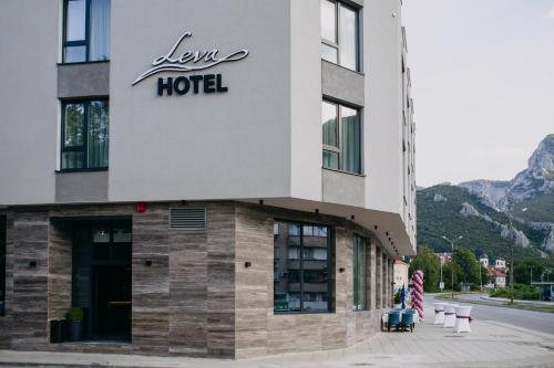 Nespecifikovaný výhled na hory nebo výhled na hory při pohledu z hotelu