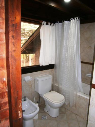 Ένα μπάνιο στο Cabañas Casa Loló