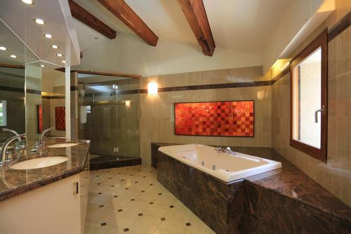 a large bathroom with a tub and a sink at Mas Companyo - Vallespir - Céret - Grand Mas in Céret