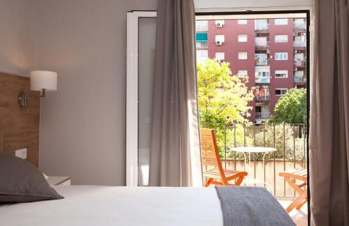 Postel nebo postele na pokoji v ubytování EasySleep Eixample