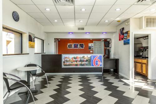 Motel 6-Elizabeth, NJ - Newark Liberty Intl Airport