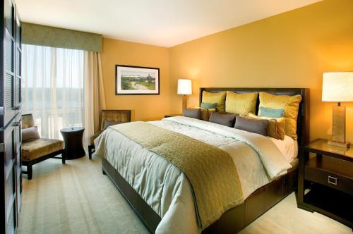 Ein Bett oder Betten in einem Zimmer der Unterkunft Heldrich Hotel and Conference Center